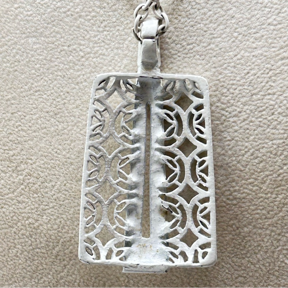 Vintage Enamel White 70’s Filigree Pendant Necklace - Picture 4 of 6
